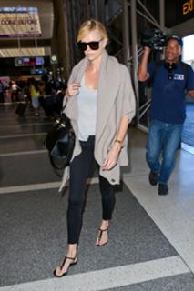 Charlize Theron feet photo thumbnail