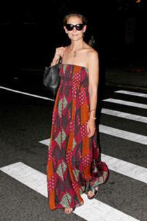 Katie Holmes feet photo thumbnail