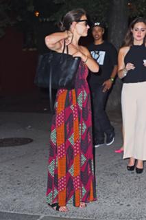 Katie Holmes feet photo thumbnail