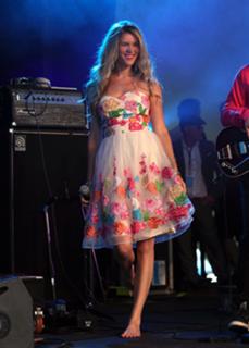 Joss Stone feet photo thumbnail