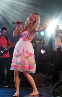 Joss Stone feet photo thumbnail