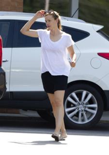 Jennifer Garner feet photo thumbnail