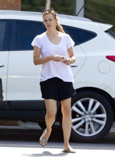 Jennifer Garner feet photo thumbnail
