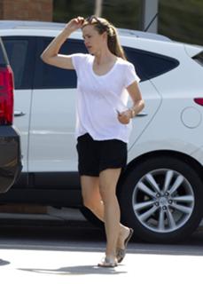Jennifer Garner feet photo thumbnail