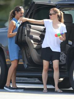 Jennifer Garner feet photo thumbnail