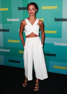 Alicia Vikander feet photo thumbnail