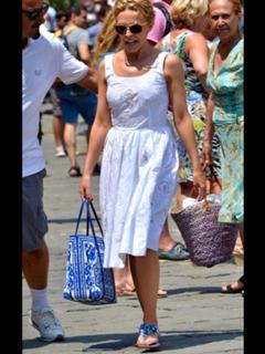 Kylie Minogue feet photo thumbnail
