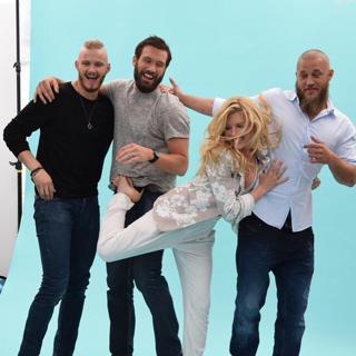 Katheryn Winnick feet photo thumbnail
