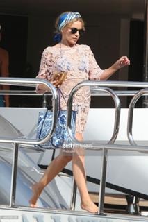 Kylie Minogue feet photo thumbnail