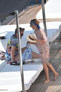 Kylie Minogue feet photo thumbnail
