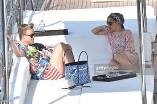 Kylie Minogue feet photo thumbnail