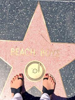 Victoria Justice feet photo thumbnail