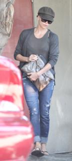 Charlize Theron feet photo thumbnail