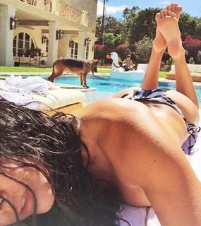 Brooke Burke feet photo thumbnail