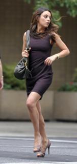 Mila Kunis feet photo thumbnail
