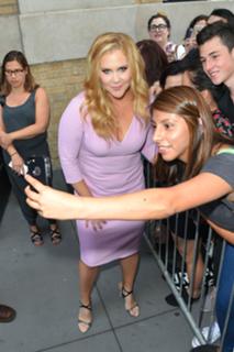 Amy Schumer feet photo thumbnail