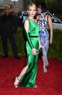 Emma Roberts feet photo thumbnail