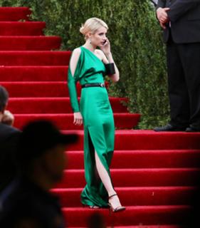 Emma Roberts feet photo thumbnail