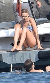 Kylie Minogue feet photo thumbnail