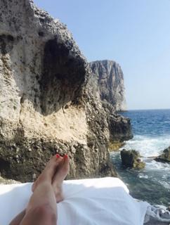 Laura González feet photo thumbnail