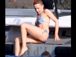 Kylie Minogue feet photo thumbnail