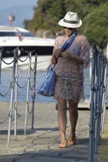 Kylie Minogue feet photo thumbnail