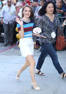 Maisie Williams feet photo thumbnail