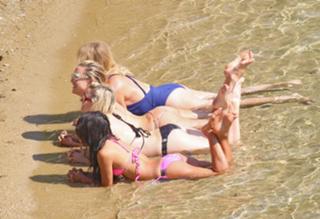 Kate Hudson feet photo thumbnail