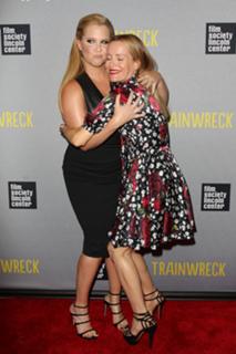 Amy Schumer feet photo thumbnail