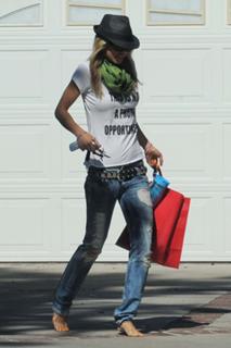 AnnaLynne McCord feet photo thumbnail