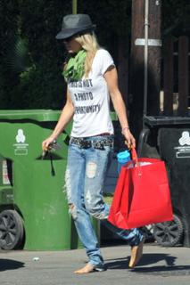 AnnaLynne McCord feet photo thumbnail