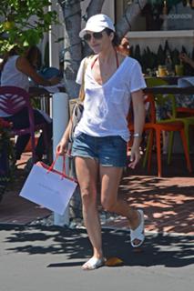 Selma Blair feet photo thumbnail