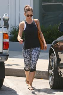 Minka Kelly feet photo thumbnail