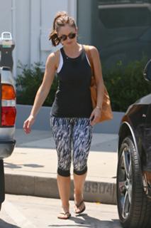 Minka Kelly feet photo thumbnail