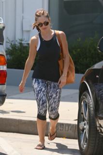 Minka Kelly feet photo thumbnail