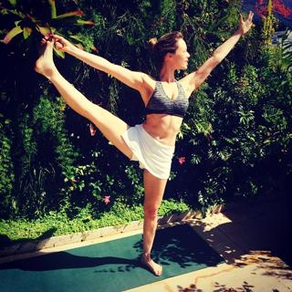Mariana Ximenes feet photo thumbnail
