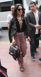 Vanessa Hudgens feet photo thumbnail