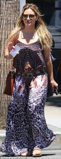 Hilary Duff feet photo thumbnail