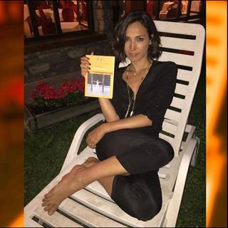 Caterina Balivo feet photo thumbnail