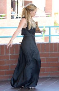 Hilary Duff feet photo thumbnail