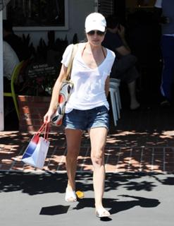 Selma Blair feet photo thumbnail