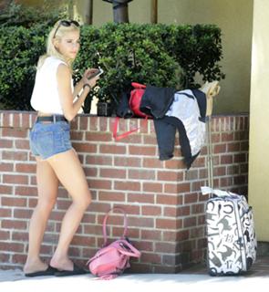 Pixie Lott feet photo thumbnail