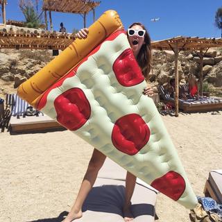 Chiara Ferragni feet photo thumbnail