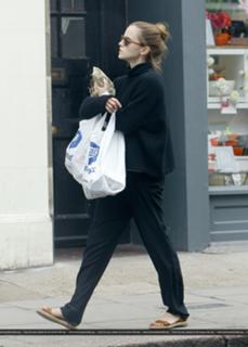 Emma Watson feet photo thumbnail