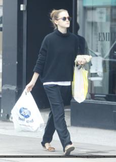 Emma Watson feet photo thumbnail
