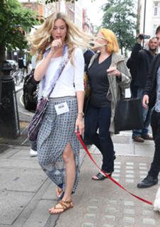 Joss Stone feet photo thumbnail