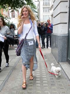 Joss Stone feet photo thumbnail