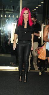 Jenny McCarthy-Wahlberg feet photo thumbnail