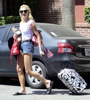 Pixie Lott feet photo thumbnail