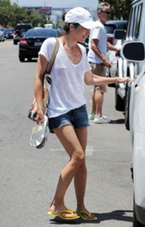 Selma Blair feet photo thumbnail